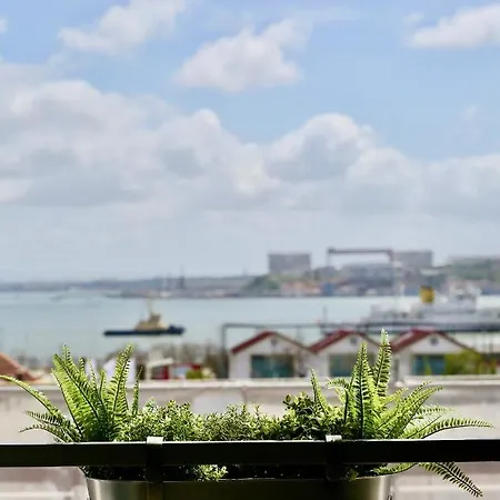 Luxury By Myplaceforyou, Very Quiet, Close To Time Out Market * Lisboa